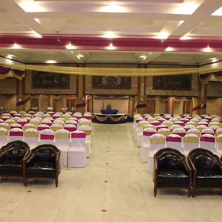 Leo Fort Hotel Jalandhar Buitenkant foto